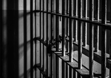 8 години затвор за мъж  залял жена със сярна киселина в София съобщиха