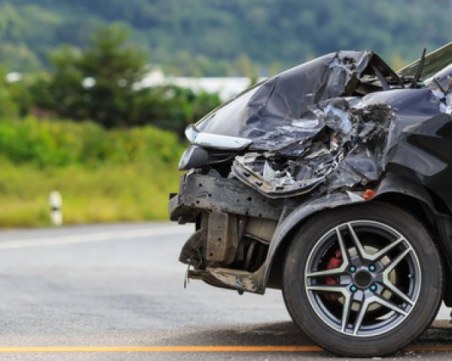 Дрогиран катастрофира на кръстовище, вече няма кола