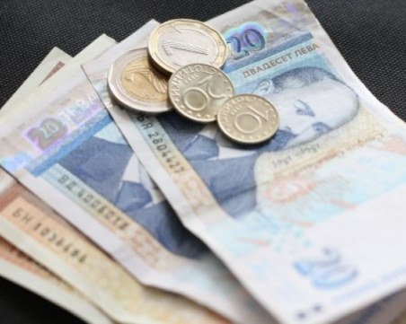НСИ: Над 2000 лв. е средната работна заплата за април
