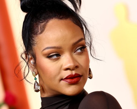 Риана роди момиченце