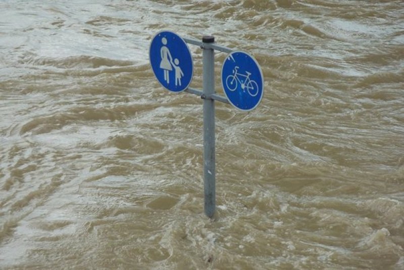 5 загинали и 40 000 евакуирани заради наводнения и свлачища в Мианма
