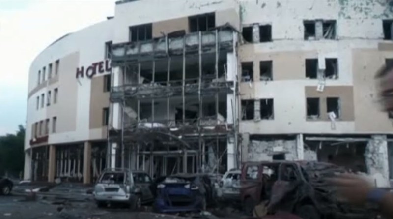 Руска ракета удари хотел в украинския град Запорожие. Има един