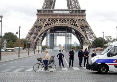 Айфеловата кула и околните райони на френската столица бяха евакуирани