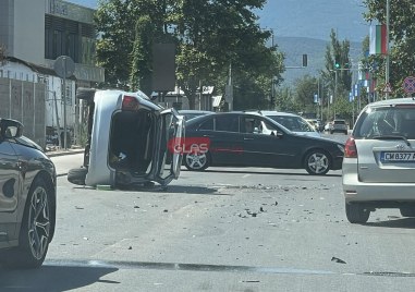 Тежка катастрофа е станала на Коматевско шосе в Пловдив съобщава  Лек автомобил се
