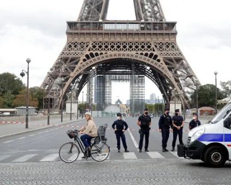 Евакуираха Айфеловата кула заради заплаха за бомба