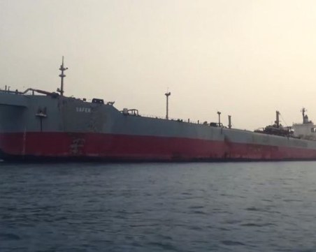 Избегната екокатастрофа: Изпомпаха петрол от изоставен танкер в Червено море