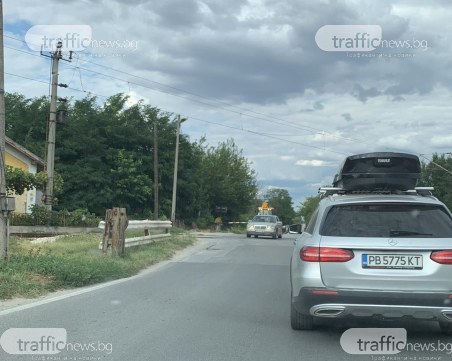 Камикадзе премина през спусната бариера на пловдивско село, влакът дойде след секунди