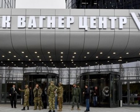 В Полша иззеха стикери за набиране на бойци за 