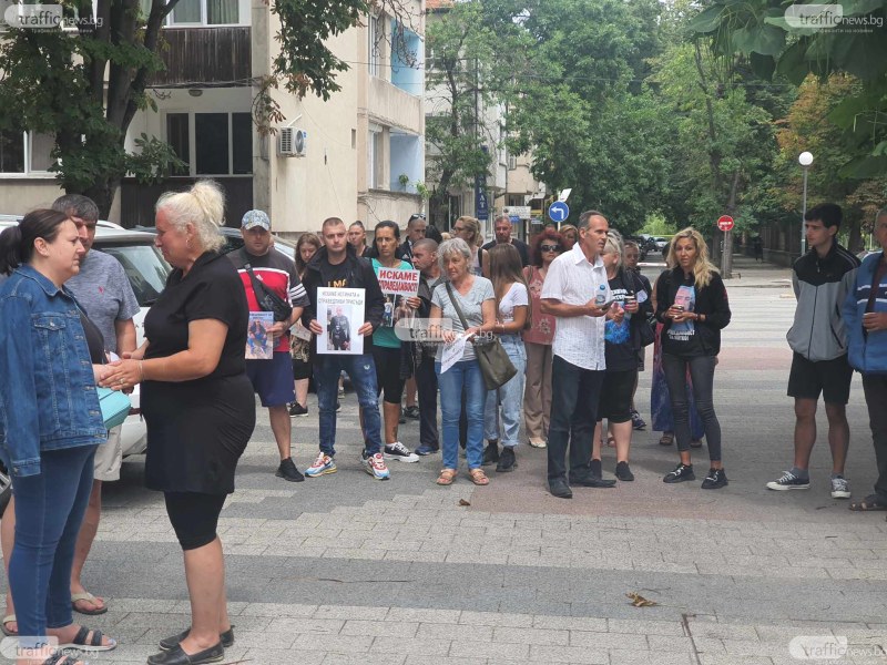 Протестиращите от Цалапица се събират пред Съдебната палата в София