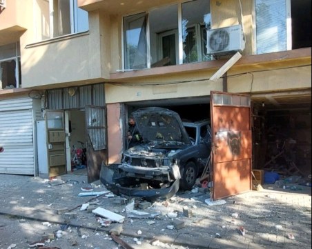 Газова бутилка се взриви в Пловдив: Изпепели автомобил и рани мъж