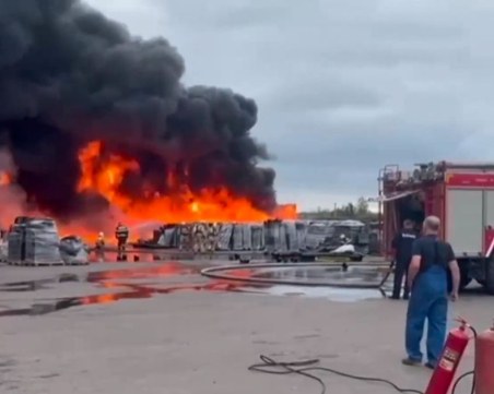 Голям пожар избухна в Москва