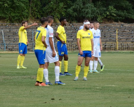 Голово шоу и изпусната дузпа, Марица направи 3:3 с Черноморец