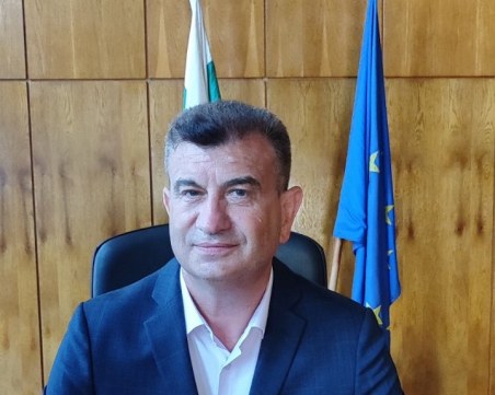 Освободиха шефовете на 