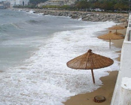 Откриха противотанкова мина на плаж край Кавала