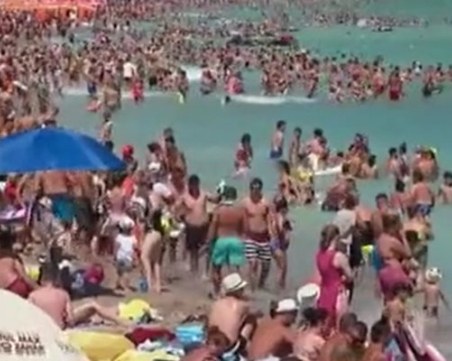 Плажовете по румънското Черноморие се пренаселиха