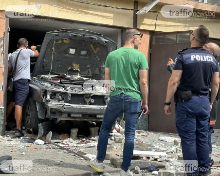Взривът на газова бутилка в Пловдив е причинил сериозни щети на сградата и друг автомобил