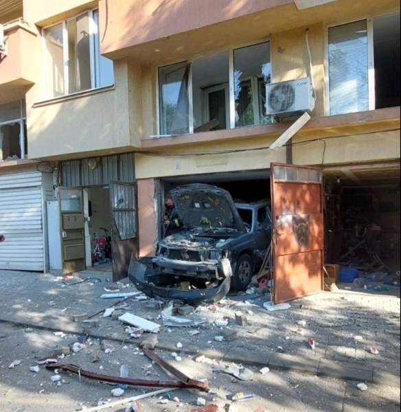 Газова бутилка се взриви в Пловдив: Изпепели автомобил и рани мъж