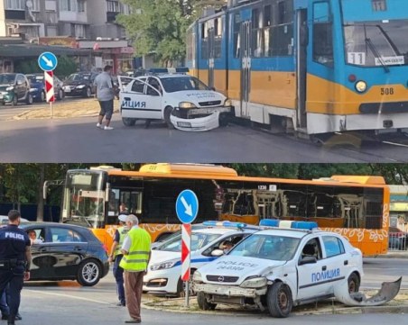 Патрулка се блъсна в трамвай в София