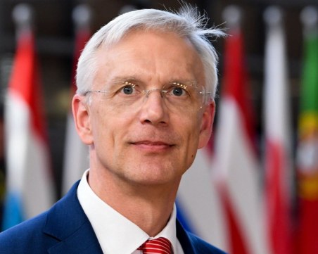 Премиерът на Латвия подава оставка