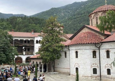 На Успение Богородично Бачковският манастир отбелязва храмовия си празник Стотици