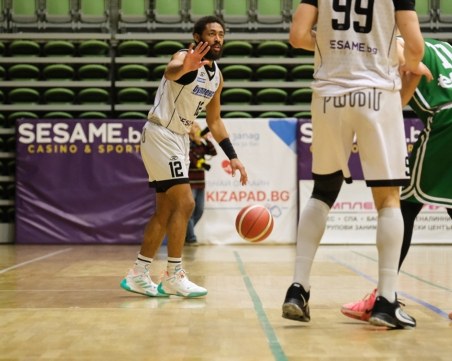 Американец остава втори сезон в Академик