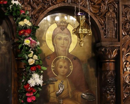 Днес е Голяма Богородица! Хиляди празнуват имен ден