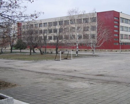 Закриват пет паралелки на гимназии в Пловдив и областта, едва 13 деца кандидатствали за тях