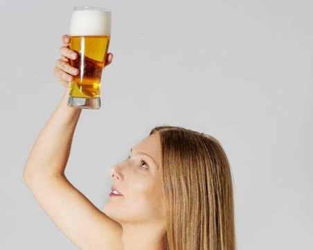 Има ли полза миенето на коса с бира