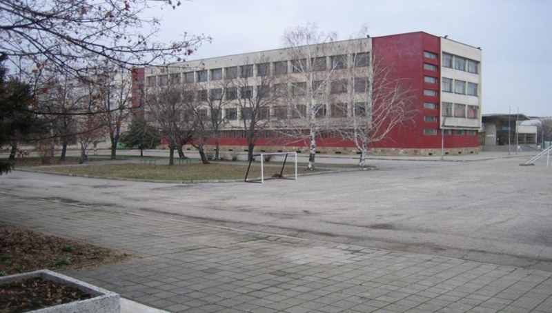 Закриват пет паралелки на гимназии в Пловдив и областта, едва 13 деца кандидатствали за тях