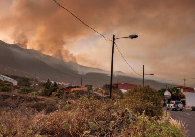 Горският пожар избухнал вчера на испанския остров Тенерифе е извън