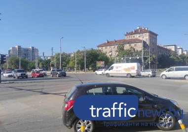 Пълен хаос настана на едно от най натоварените кръстовища в Пловдив