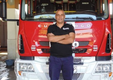 Огнеборци и близки на загинал пожарникар си спомнят за трагичен