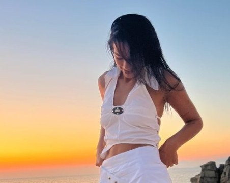 Дуа Липа се завърна в родната Албания за почивка