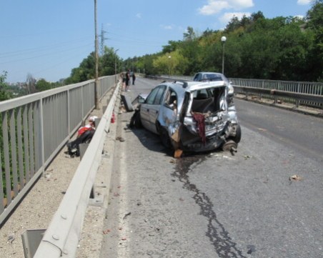 Две деца пострадаха в катастрофа край Благоевградско