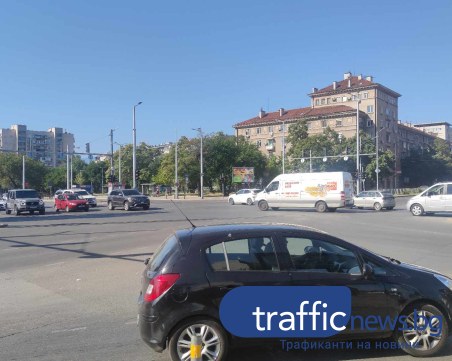 Пълен хаос на бул. „Източен” и „Мария Луиза”! Светофарите не работят