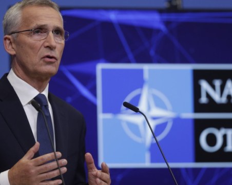 Столтенберг: Украйна бавно, но сигурно възвръща териториите си