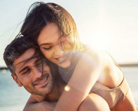 Защо хората се влюбват повече през лятото?