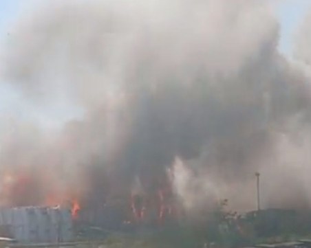 Огромен пожар избухна в пристанището в Новоросийск