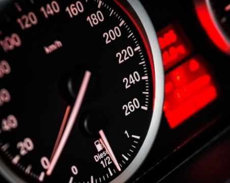 Шофьор мина с над 240 км/ч по Южната дъга в София