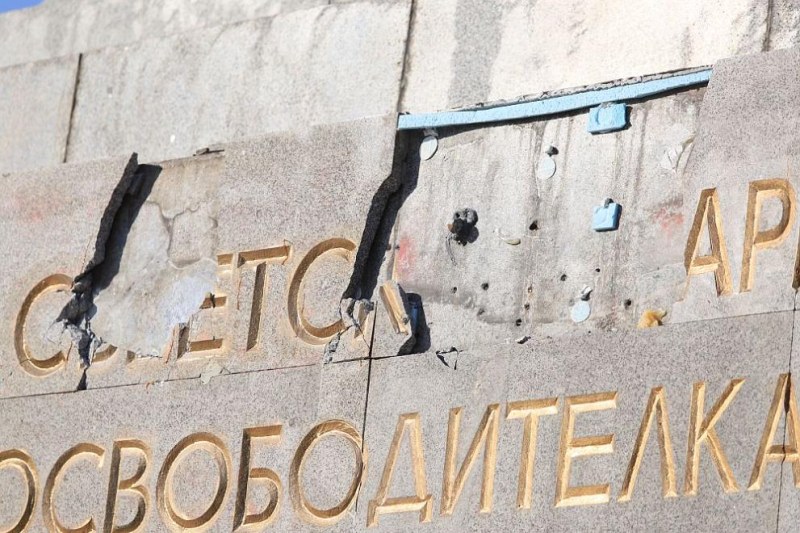 Русия образува наказателно дело за оскверняване на Паметника на Съветската армия