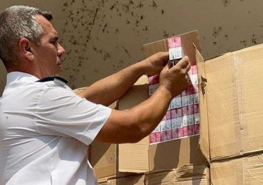 Българин с 435 000 пакета с цигари скрити в камион