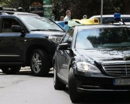 Автомобилът на Румен Радев претърпял инцидент на АМ 