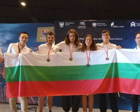 Български ученици спечелиха 5 медала на Международната олимпиада по астрономия и астрофизика