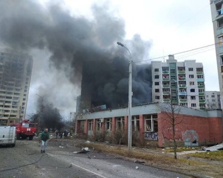 Русия бомбардира центъра на Чернигов, има убити и ранени