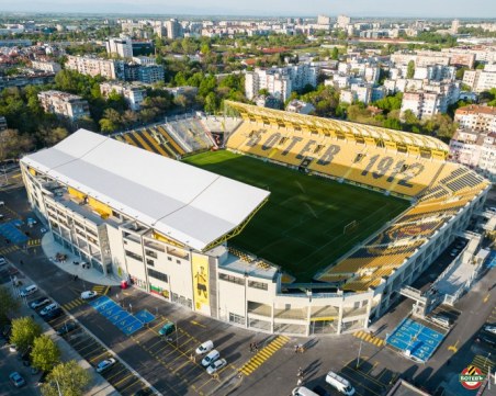 Затварят улицата зад стадион 