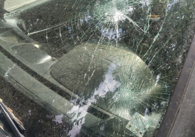 Пловдивчанин намери колата си със счупено предно стъкло в Кършияка