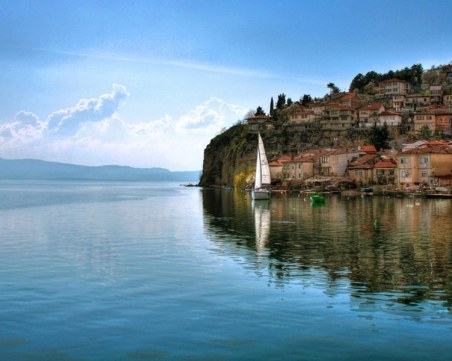 Македонската полиция предотврати трагедия в Охридското езеро