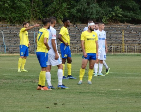 Марица оцеля почти цял мач с 10 човека и взе ценна победа във Видин