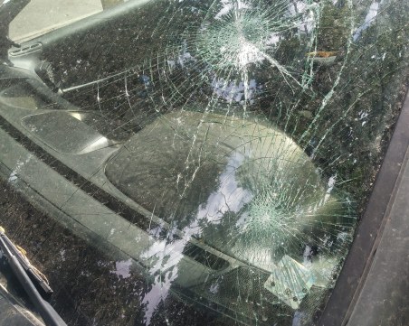 Пловдивчанин намери колата си със счупено стъкло в Кършияка