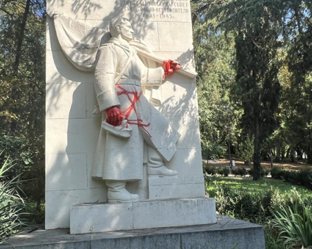 Поругаха паметника на Съветската армия в Стара Загора